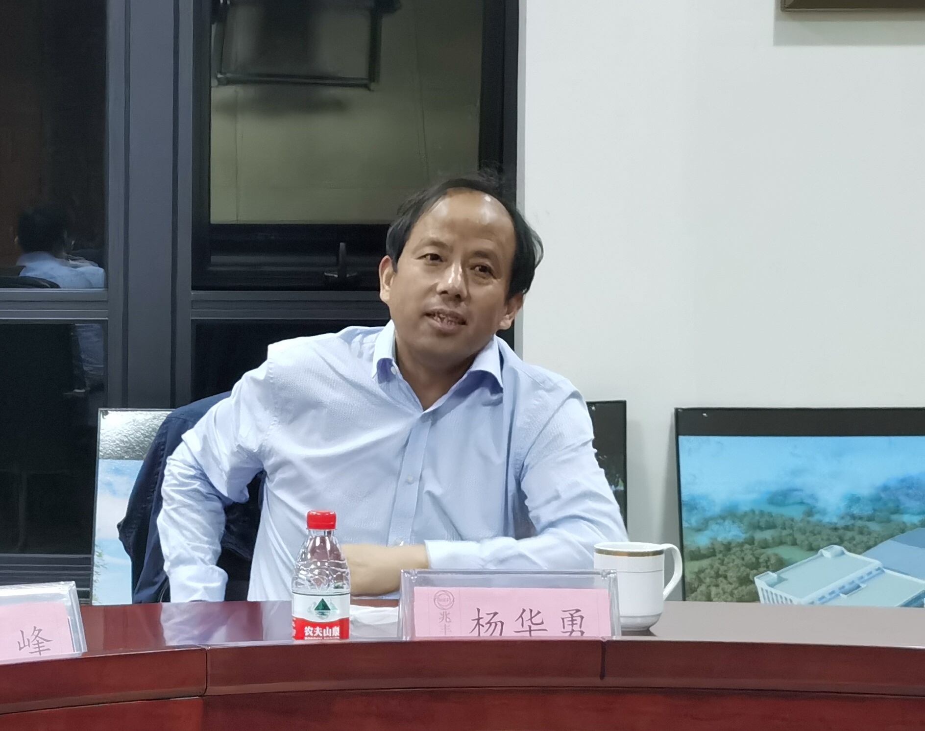 1593823728140906KLFI.jpg 1593823728140906KLFI.jpg